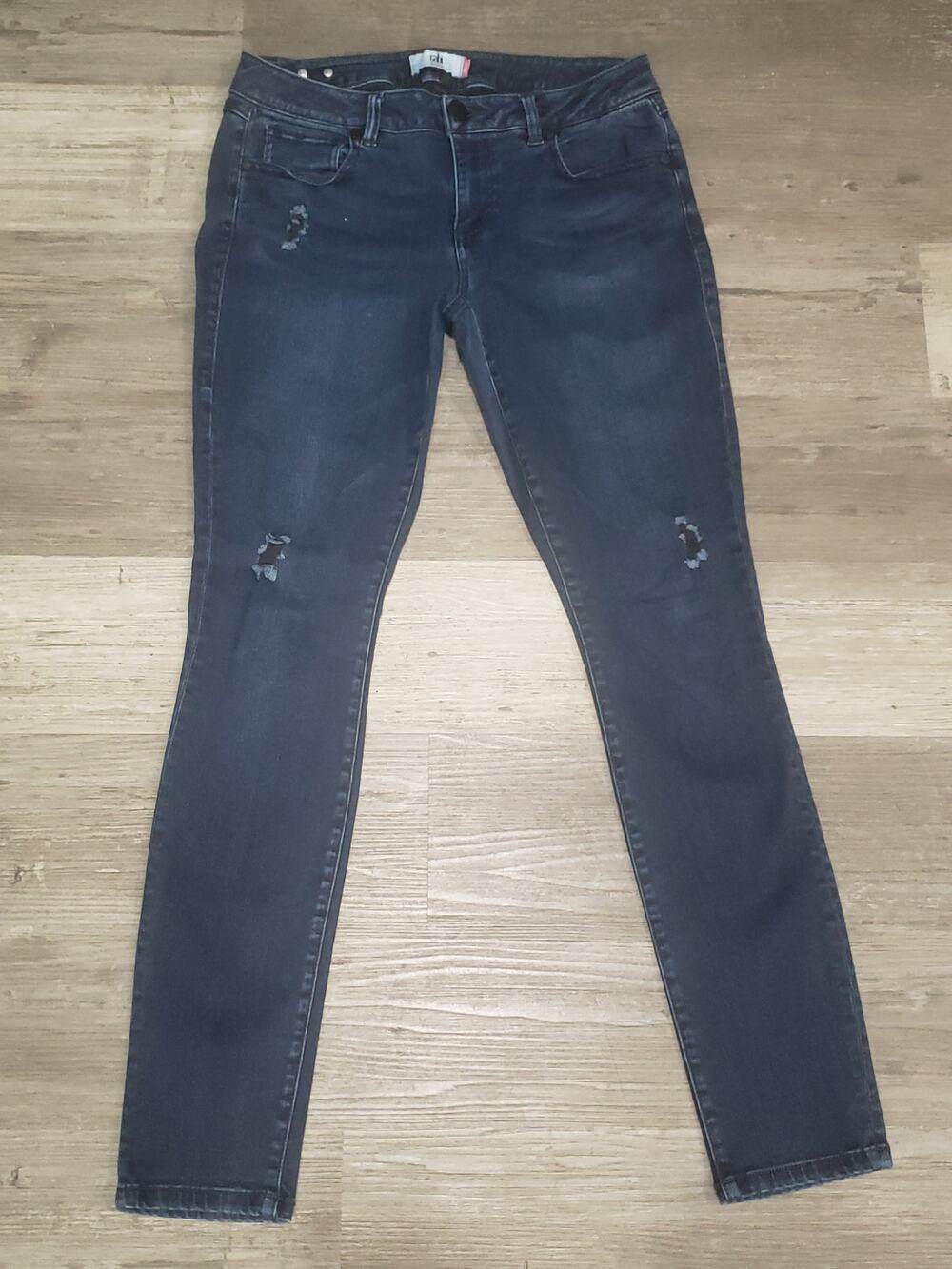 Cabi Dark Washed Distressed Skinny Denim Blue Jeans | Size 8